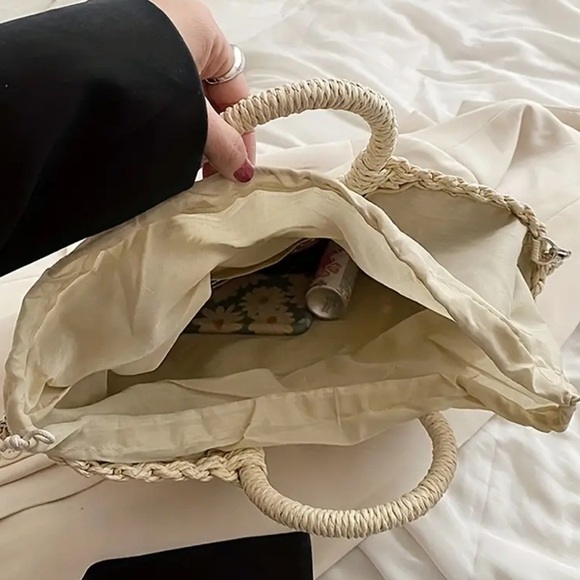 Minimalist Summer Straw Bag - Picture 3 of 5
